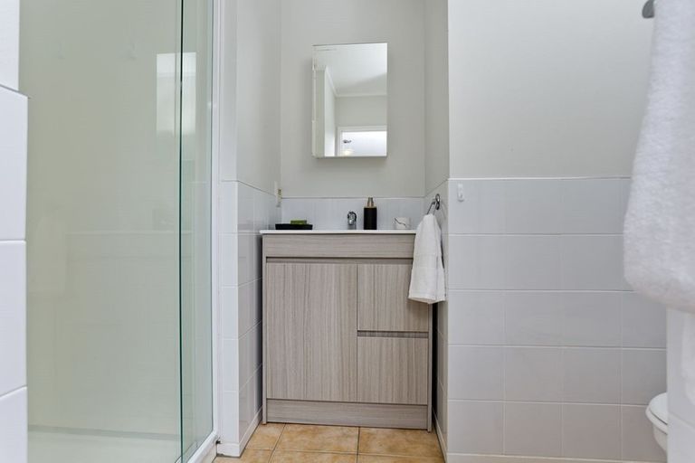 Photo of property in 1/24 Reynolds Place, Torbay, Auckland, 0630