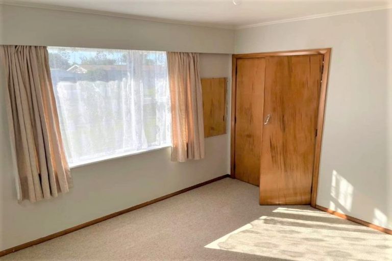 Photo of property in 12 Mersey Street, Levin, 5510