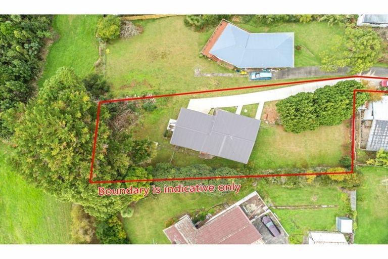 Photo of property in 59 Totaravale Drive, Totara Vale, Auckland, 0629