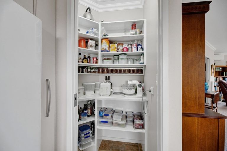 Photo of property in 2 Manurau Crescent, Merrilands, New Plymouth, 4312