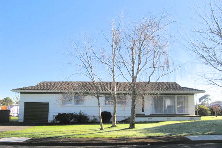 Photo of property in 1 Cargill Street, Papakura, 2110