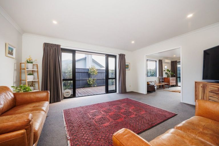 Photo of property in 35 Chestnut Close, Kelvin Grove, Palmerston North, 4414