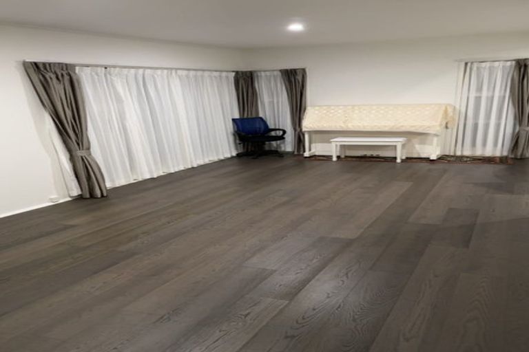 Photo of property in 1/3 De Thiery Place, Pakuranga Heights, Auckland, 2010