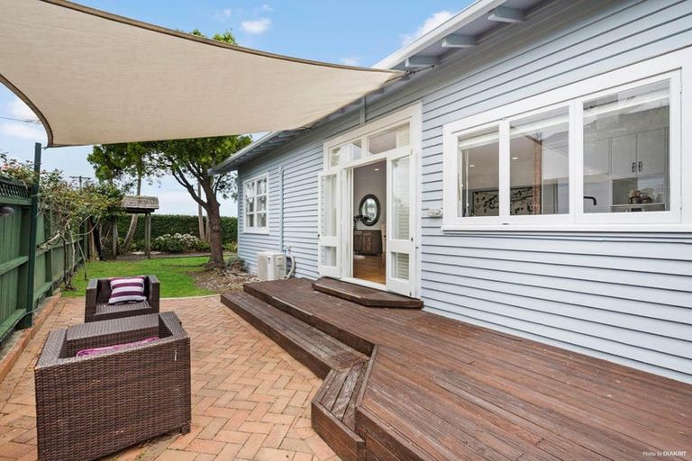 Photo of property in 1/92 East Coast Road, Milford, Auckland, 0620