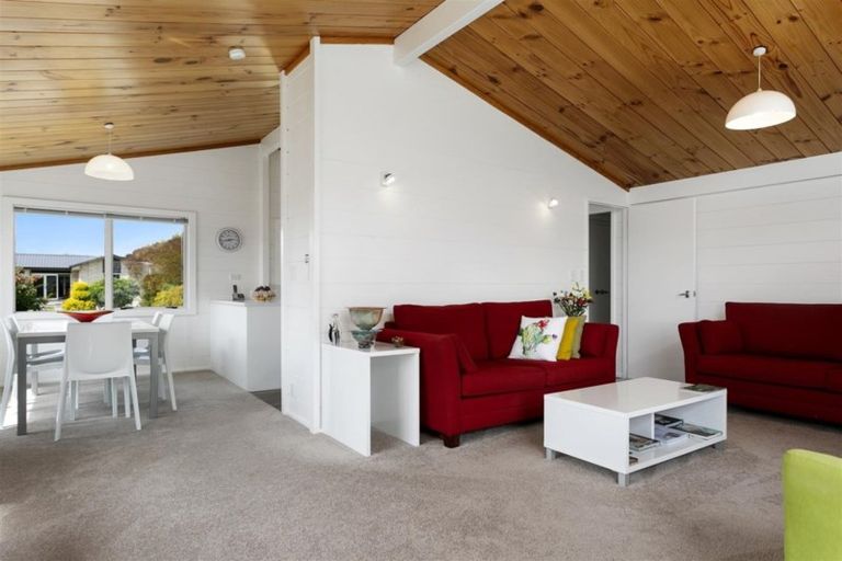 Photo of property in 2 Mahuta Road, Waitahanui, Taupo, 3378