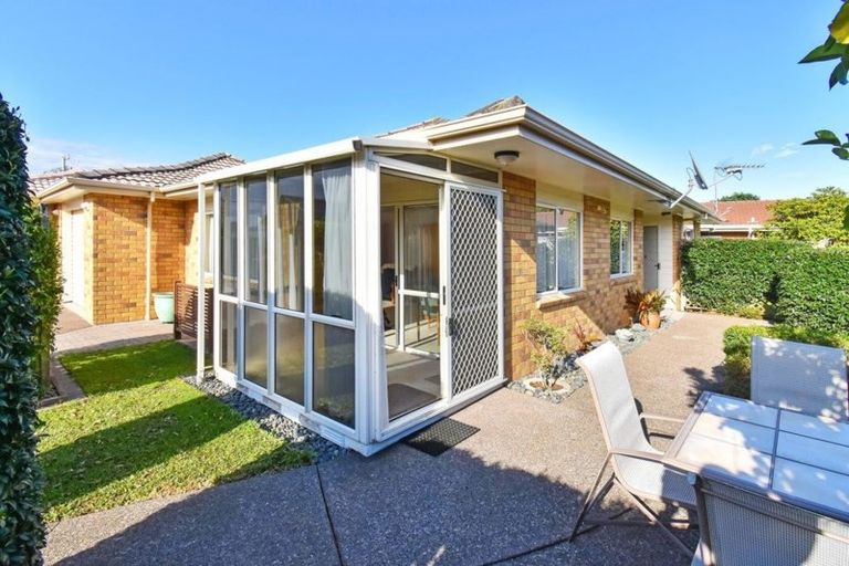 Photo of property in 11/17 Youngs Road, Papakura, 2110