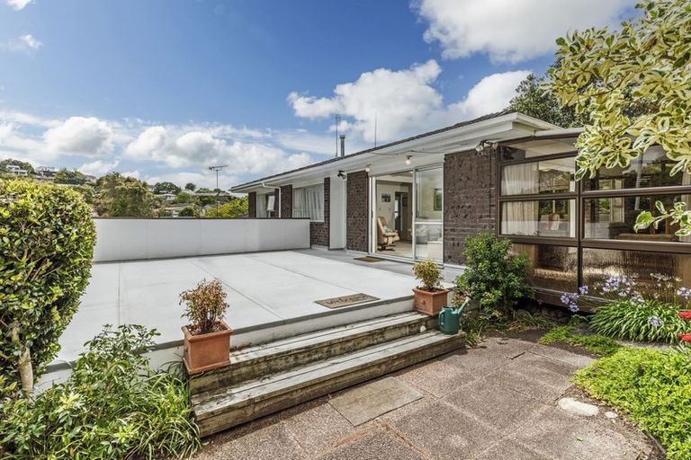 Photo of property in 2/4 Celina Place, Browns Bay, Auckland, 0630