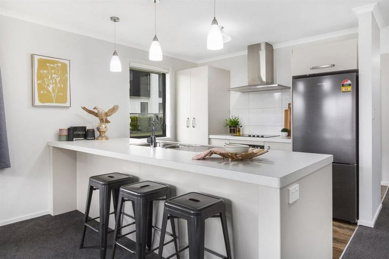 Photo of property in 8 Hull Place, Whitby, Porirua, 5024