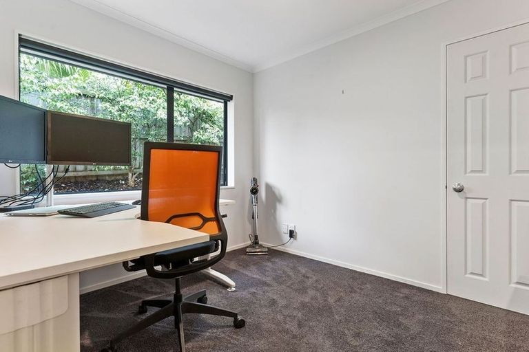 Photo of property in 25 Black Teal Close, Unsworth Heights, Auckland, 0632