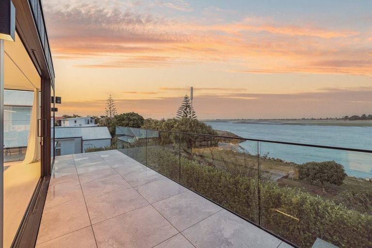 Photo of property in 8a Beachville Road, Redcliffs, Christchurch, 8081