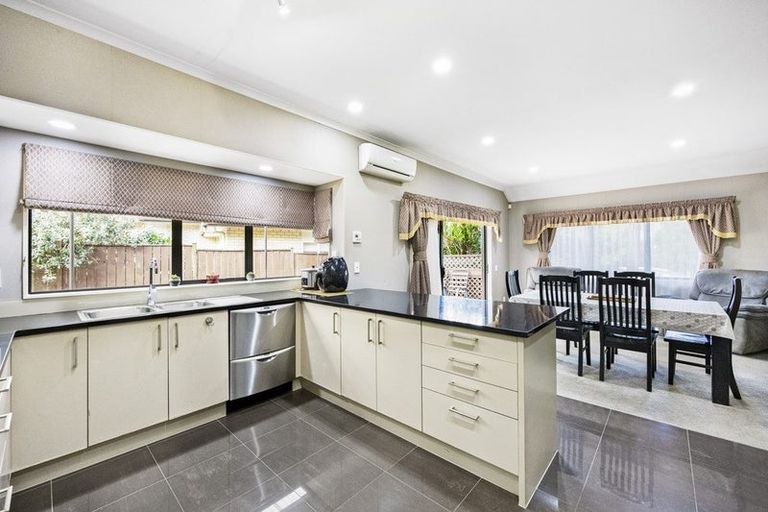 Photo of property in 1 Seresin Crescent, Flat Bush, Auckland, 2016