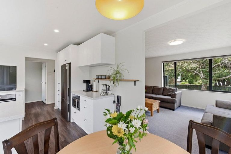 Photo of property in 5 Hurworth Grove, Waikanae, 5036