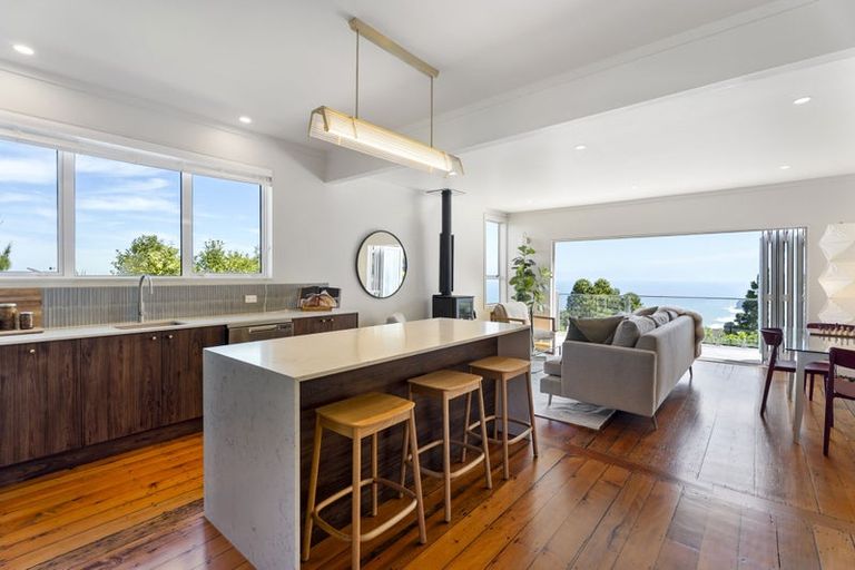 Photo of property in 41 Te Ahuahu Road, Piha, New Lynn, 0772