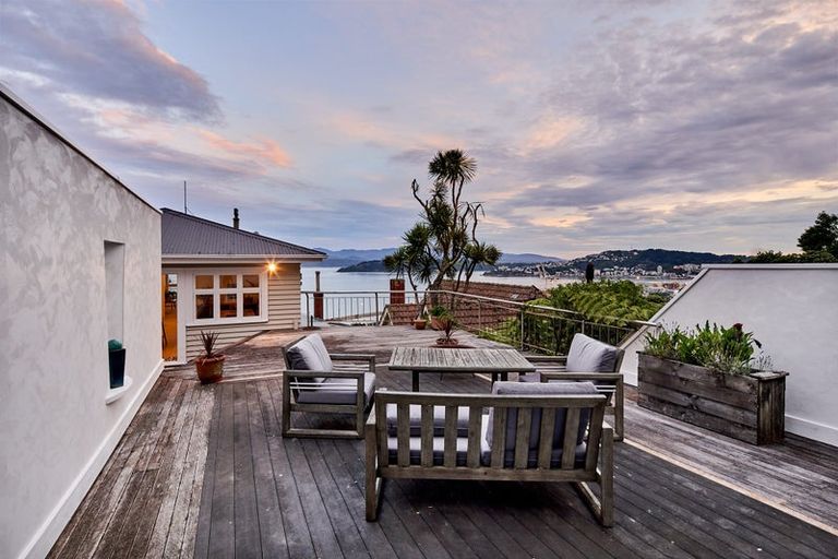 Photo of property in 11 Lower Watt Street, Wadestown, Wellington, 6012