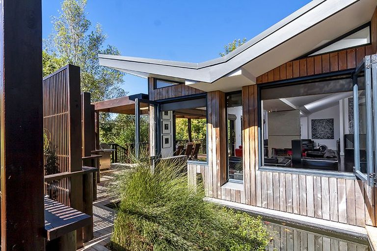 Photo of property in 21 Tanglewood Place, Cockle Bay, Auckland, 2014