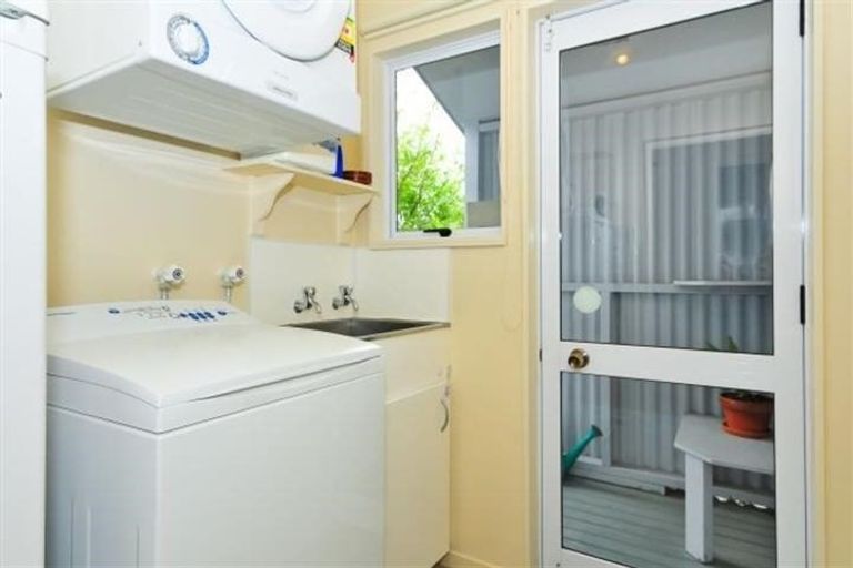 Photo of property in 34 Oxford Street, Fairfield, Hamilton, 3214