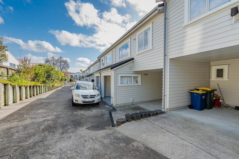 Photo of property in 7/78 Fernhill Way, Oteha, Auckland, 0632