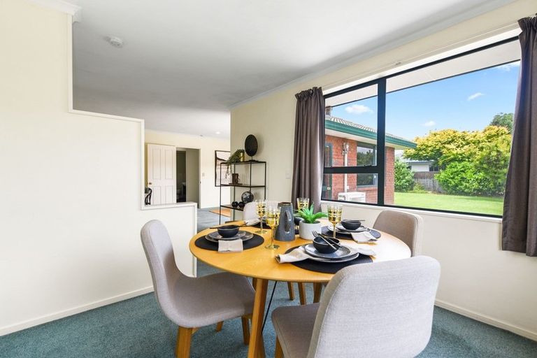 Photo of property in 19 Waiwherowhero Drive, St Andrews, Hamilton, 3200