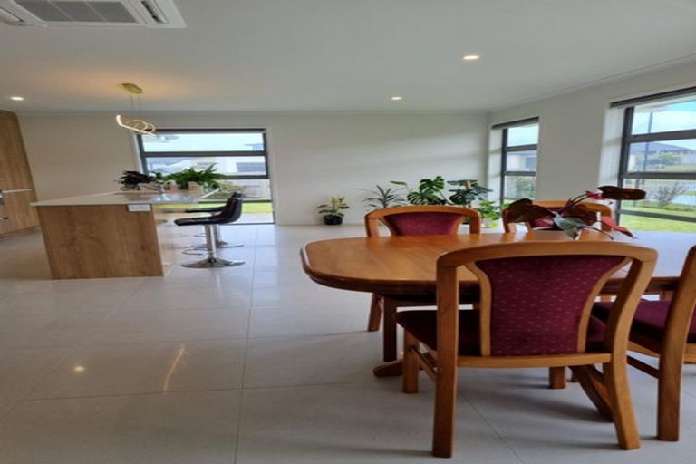 Photo of property in 28 Kitemaunga Avenue, One Tree Point, 0118