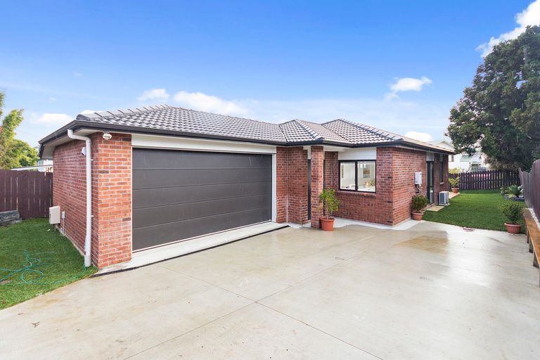 Photo of property in 413 West Coast Road, Glen Eden, Auckland, 0602