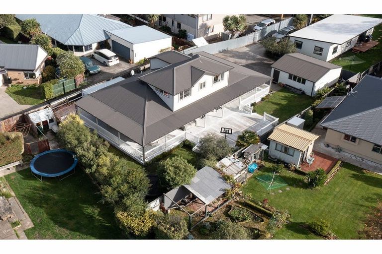 Photo of property in 142 Bower Avenue, New Brighton, Christchurch, 8083