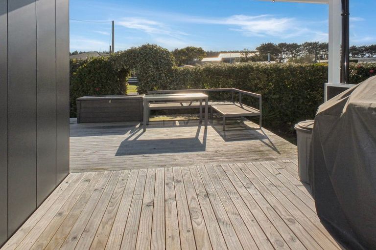 Photo of property in 8a Te Awa Street, Foxton Beach, Foxton, 4815