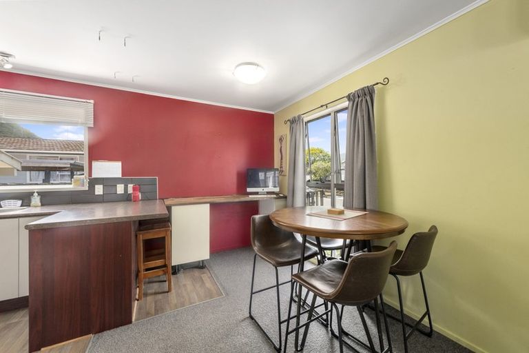 Photo of property in 41 Hartford Crescent, Totara Park, Upper Hutt, 5018