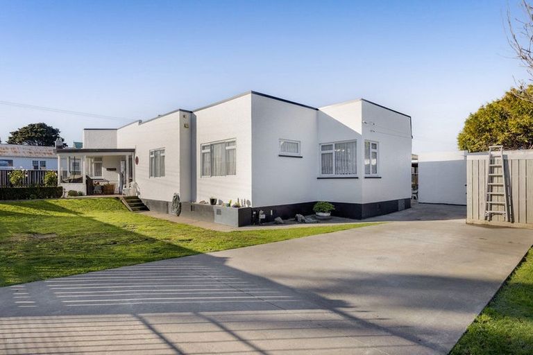 Photo of property in 227 South Road, Hawera, 4610