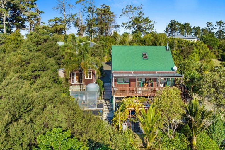 Photo of property in 200 Tawa Road, Kumeu, 0891