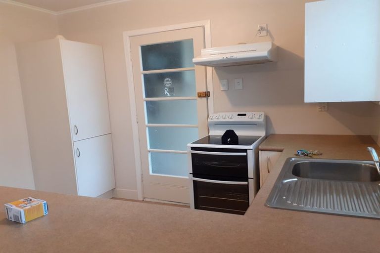 Photo of property in 5 Whiteley Street, Moturoa, New Plymouth, 4310