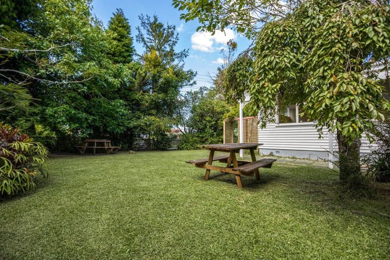 Photo of property in 224 Glengarry Road, Glen Eden, Auckland, 0602