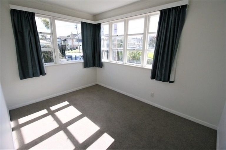 Photo of property in 12 Covil Avenue, Te Atatu South, Auckland, 0610
