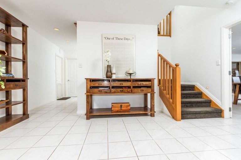 Photo of property in 1/25 Churchill Road, Murrays Bay, Auckland, 0630