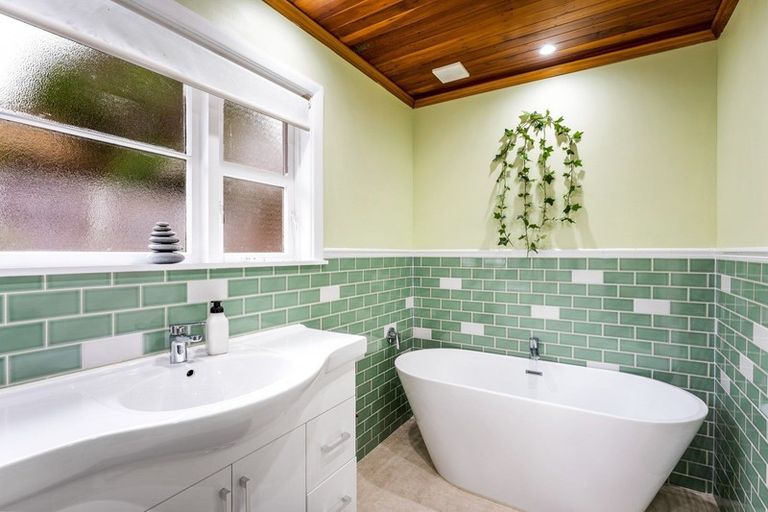 Photo of property in 33 Peel Place, Wainuiomata, Lower Hutt, 5014