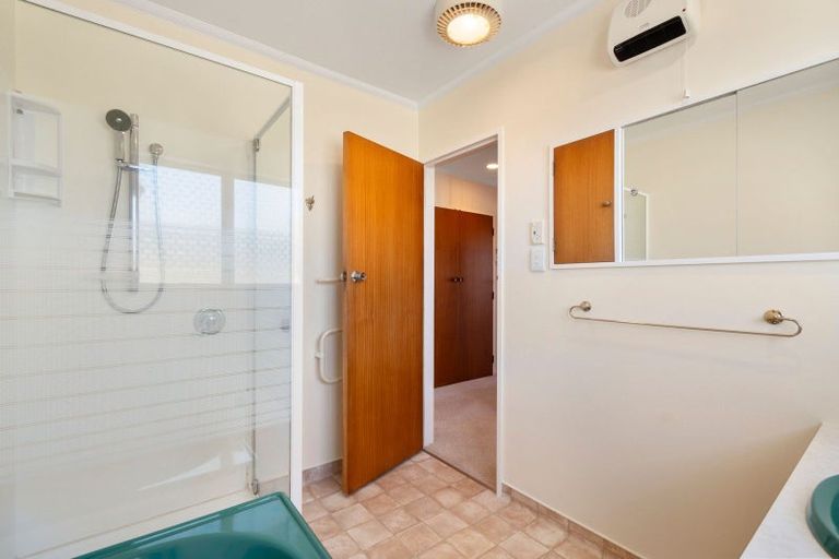 Photo of property in 18 Palliser Place, Milson, Palmerston North, 4414
