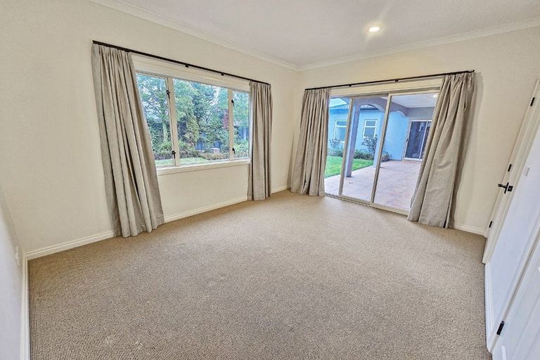 Photo of property in 16 Palliser Place, Poraiti, Napier, 4112