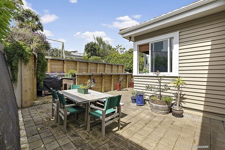 Photo of property in 85 The Parade, Island Bay, Wellington, 6023