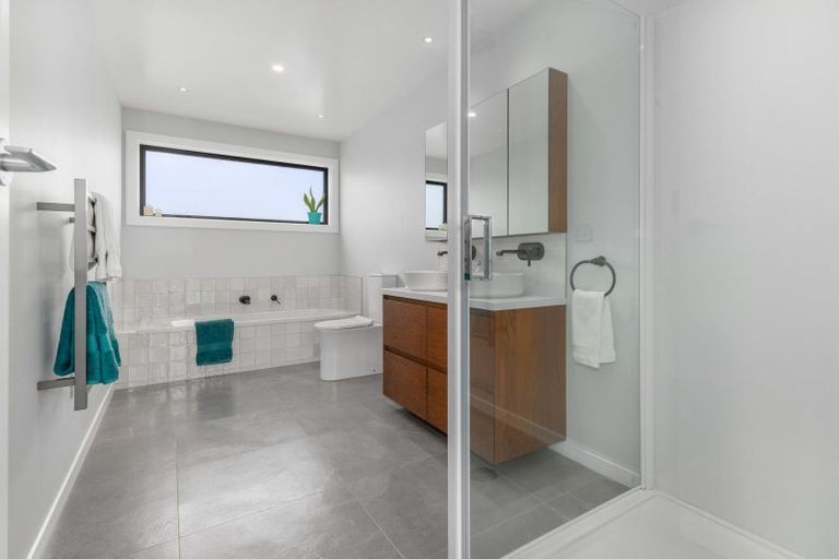 Photo of property in 14 Rotorua Grove, Aotea, Porirua, 5024