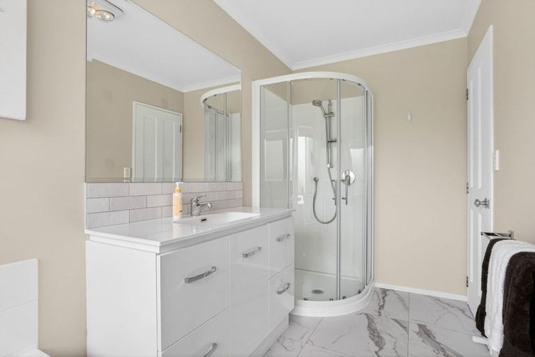 Photo of property in 23 Raabia Close, Parakai, 0830