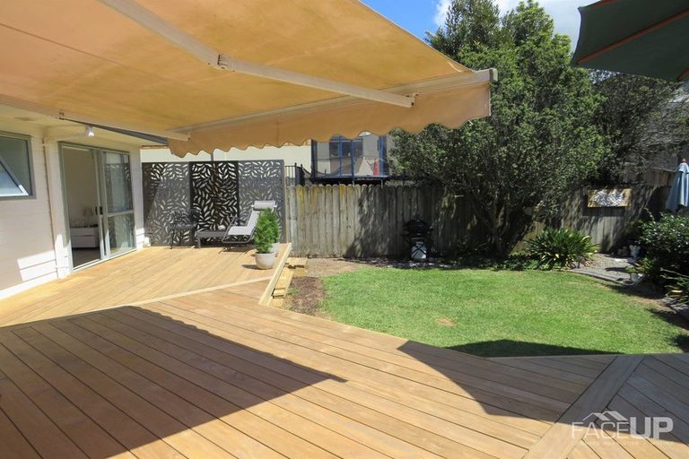 Photo of property in 30 Harbour Lights Close, West Harbour, Auckland, 0618