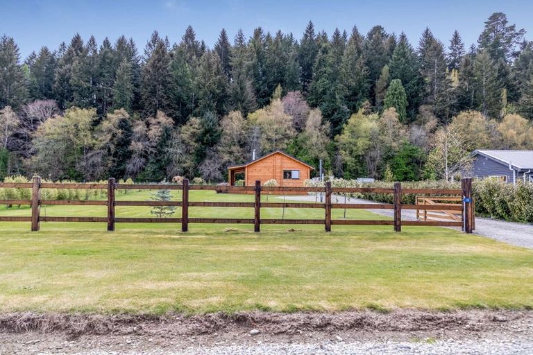 Photo of property in 10 Carlisle Street, Athol, 9793