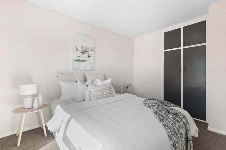 Photo of property in 1/11 Esher Place, Saint Martins, Christchurch, 8022