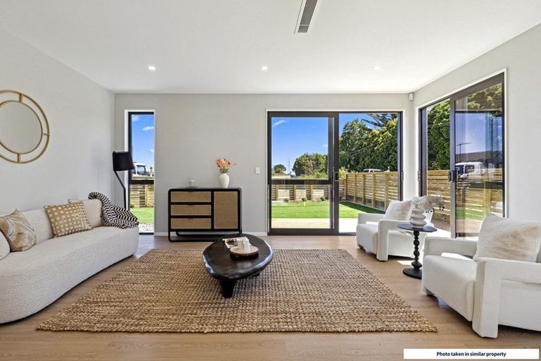 Photo of property in 2 Paretao Street, Massey, 0614