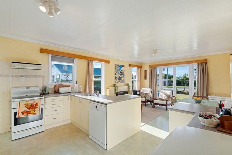 Photo of property in 5 Toi Street, Otaki Beach, Otaki, 5512