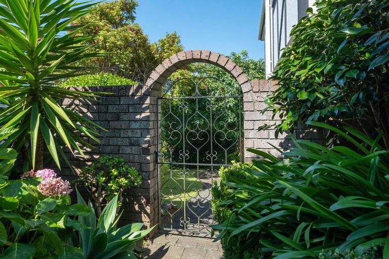 Photo of property in 32 Onetaunga Road, Chatswood, Auckland, 0626