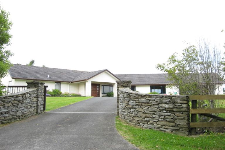 Photo of property in 903 Old North Road, Waimauku, 0882