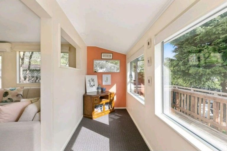 Photo of property in 14 Buccaneer Place, Grenada Village, Wellington, 6037