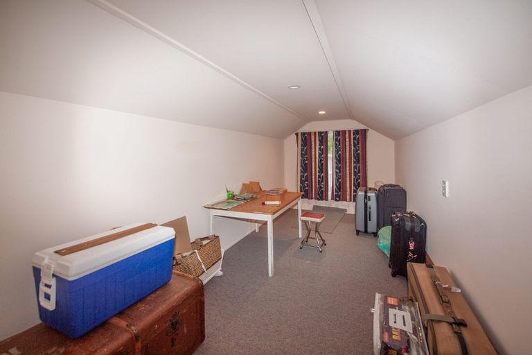 Photo of property in 8 Curacao Place, Grenada Village, Wellington, 6037