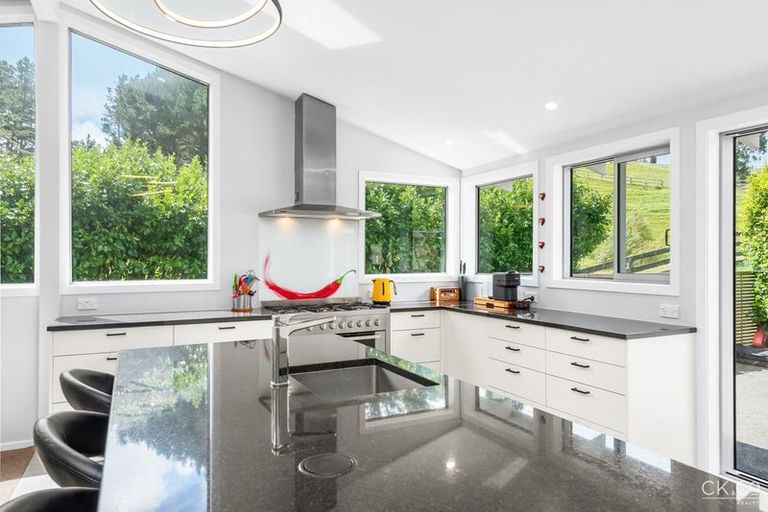 Photo of property in 10 Cottle Park Drive, Normandale, Lower Hutt, 5010