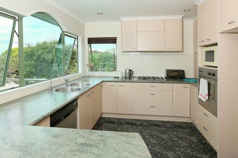 Photo of property in 28a Felgrove Street, Glendene, Auckland, 0602